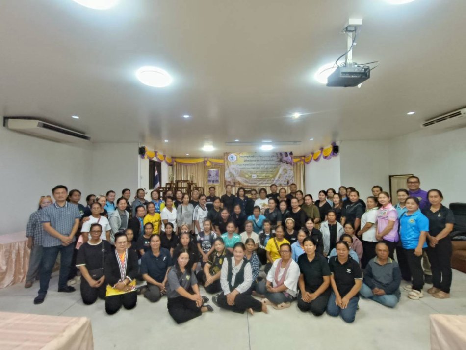 วันนี้ เวลา 08.30 น.องค์การบริหารส่วนตำบลปอพาน โดยการนำของท่านนิยม สายสุด นายกองค์การบริหารส่วนตำบลปอพาน ได้ดำเนินโครงการส่งเสริมอาชีพผู้อายุ ผู้พิการ ผู้ด้อยโอกาสและประชาชนทั่วไป (การประดิษฐ์ดอกไม้จันทน์...